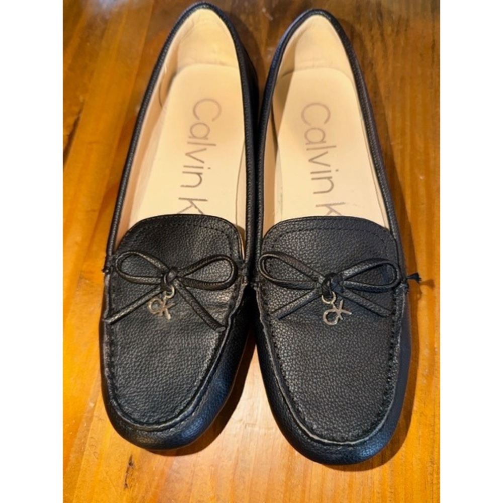 Calvin Klein Womens KCLINCA Black Pebbled Bow Loafers‎ CK Logo Flats Size 6M - Picture 2 of 7